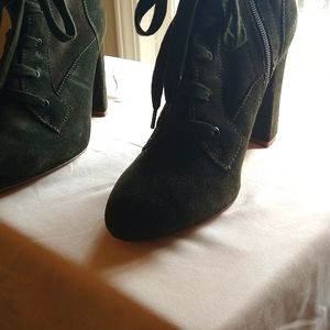Splendid suede army green booties